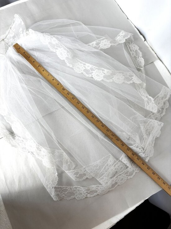 VTG  70’s Bridal Veil Juliette Cap with Lace trim EUVC